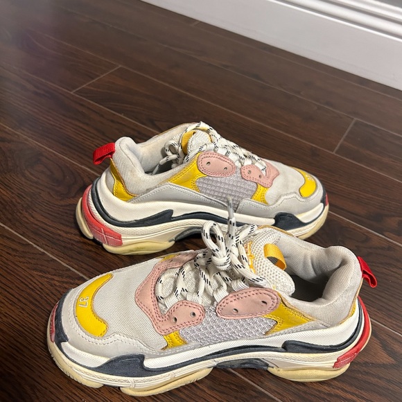 Unisex Balenciaga Triple S Cream Yellow Red - Picture 2 of 4